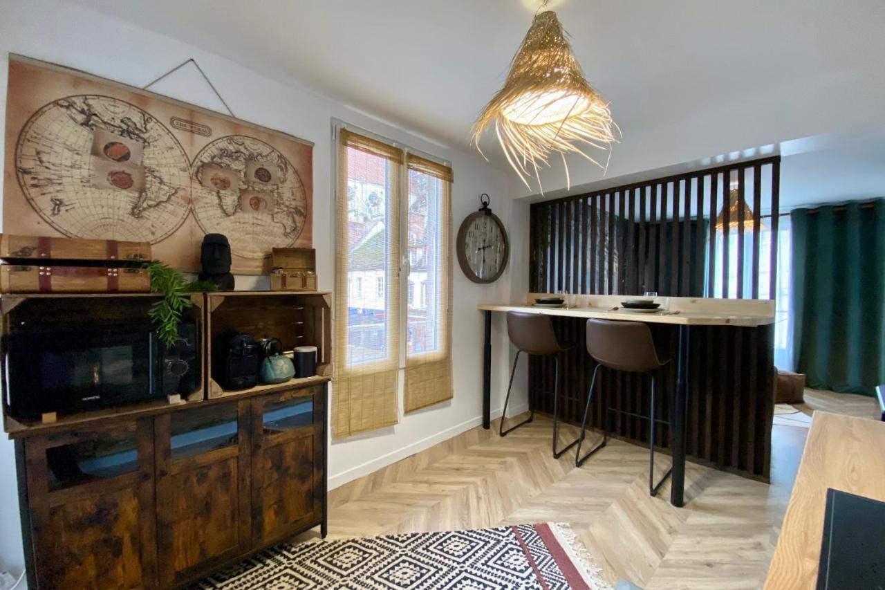 L'Expedition - Best Keys - Experience Unique - Deco Immersive - Lit Queen Size & Canape Convertible - Centre Ville - Netflix & Wifi Illimite - Check-In Autonome - Parking Gratuit Villeneuve-sur-Yonne Bagian luar foto